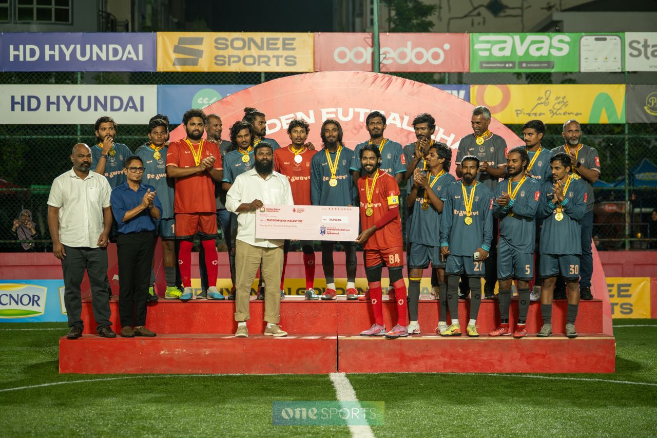ވަން ފޮޓޯ: ކާށިދޫ ބަލިކޮށް، އޭދަފުށިން ޗެރިޓީ ޝީލްޑް އުފުލައިލުން 