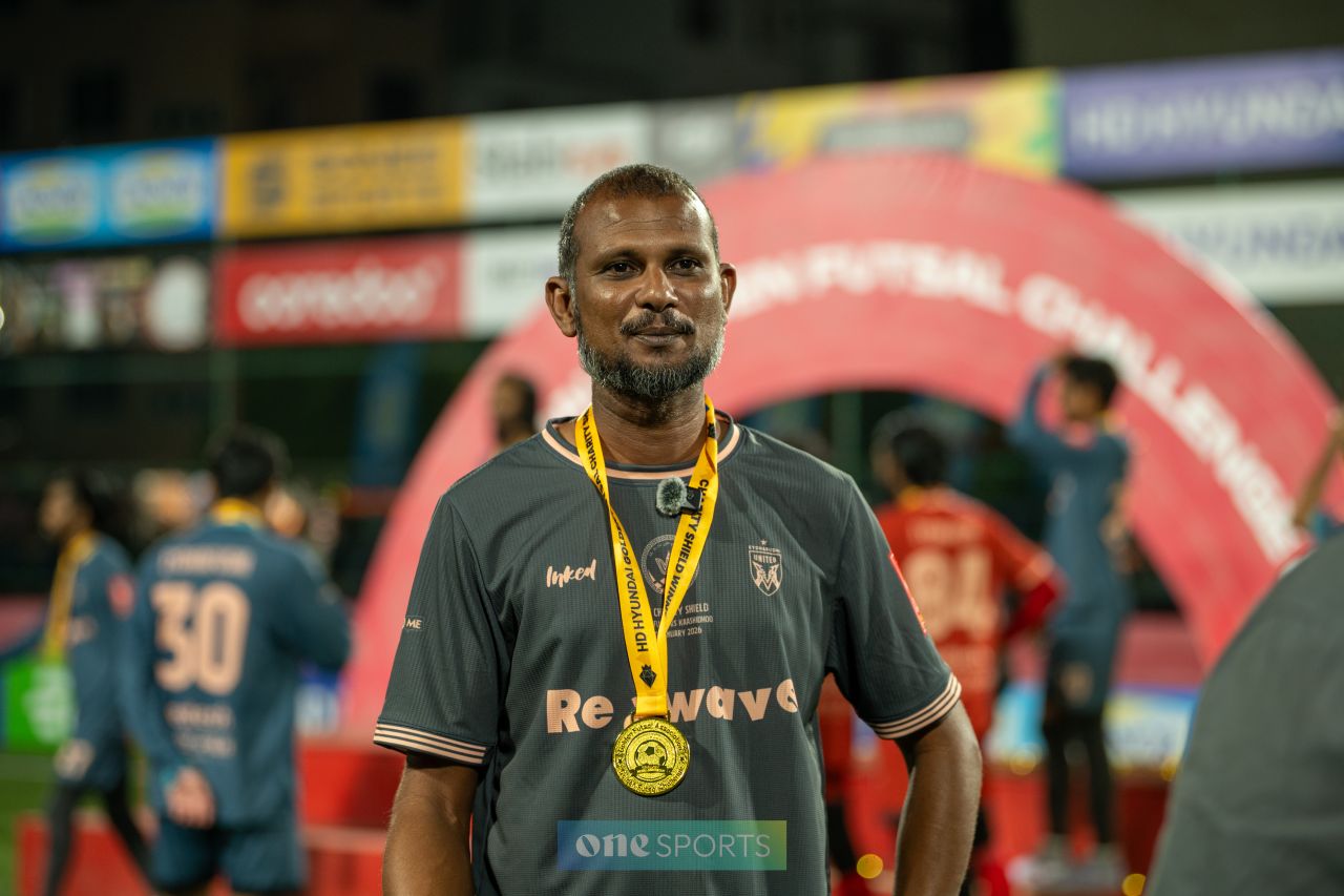 ވަން ފޮޓޯ: ކާށިދޫ ބަލިކޮށް، އޭދަފުށިން ޗެރިޓީ ޝީލްޑް އުފުލައިލުން 