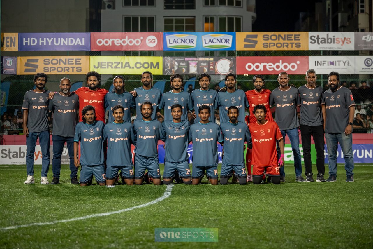 ވަން ފޮޓޯ: ކާށިދޫ ބަލިކޮށް، އޭދަފުށިން ޗެރިޓީ ޝީލްޑް އުފުލައިލުން 