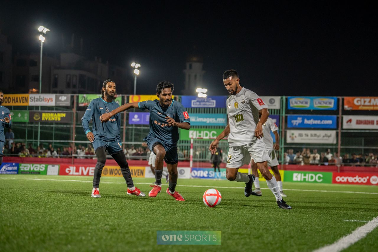 ވަން ފޮޓޯ: ކާށިދޫ ބަލިކޮށް، އޭދަފުށިން ޗެރިޓީ ޝީލްޑް އުފުލައިލުން 
