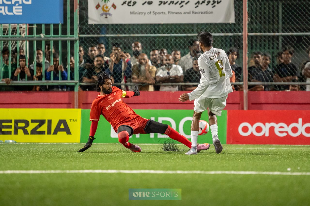 ވަން ފޮޓޯ: ކާށިދޫ ބަލިކޮށް، އޭދަފުށިން ޗެރިޓީ ޝީލްޑް އުފުލައިލުން 