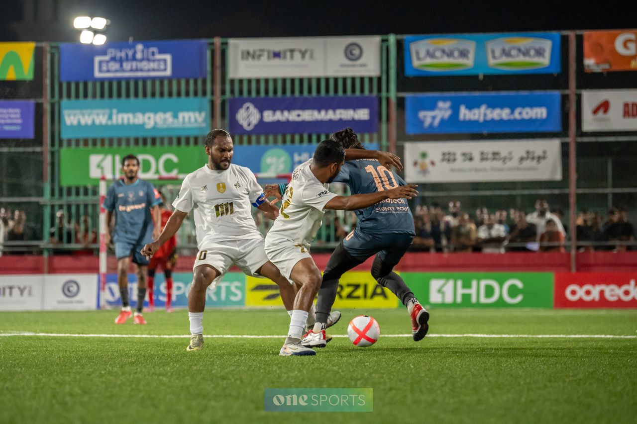 ވަން ފޮޓޯ: ކާށިދޫ ބަލިކޮށް، އޭދަފުށިން ޗެރިޓީ ޝީލްޑް އުފުލައިލުން 