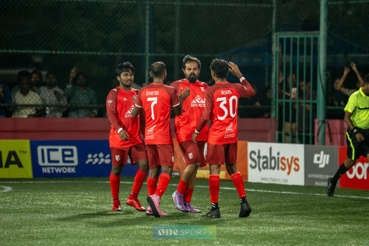 ވަން ފޮޓޯ: ގޯލްޑަންގެ އަތޮޅު ބުރުގެ ފެށުން 