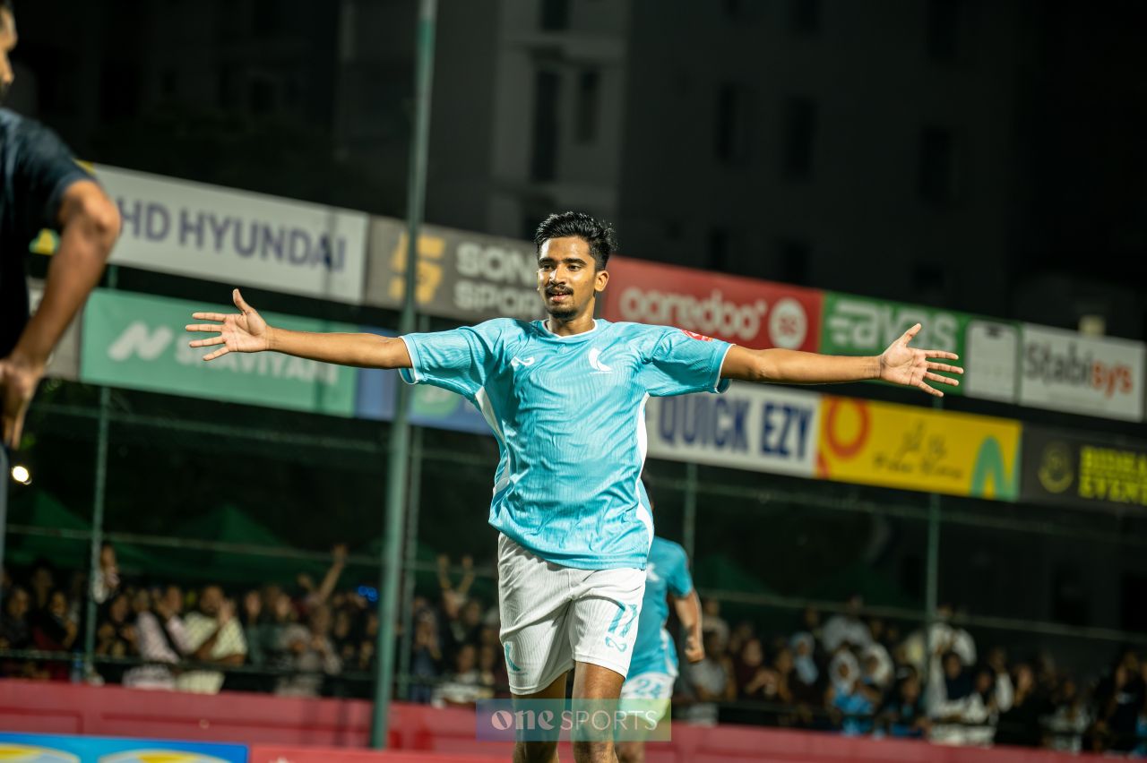 ވަން ފޮޓޯ: ގޯލްޑަންގެ އަތޮޅު ބުރުގެ ފެށުން 