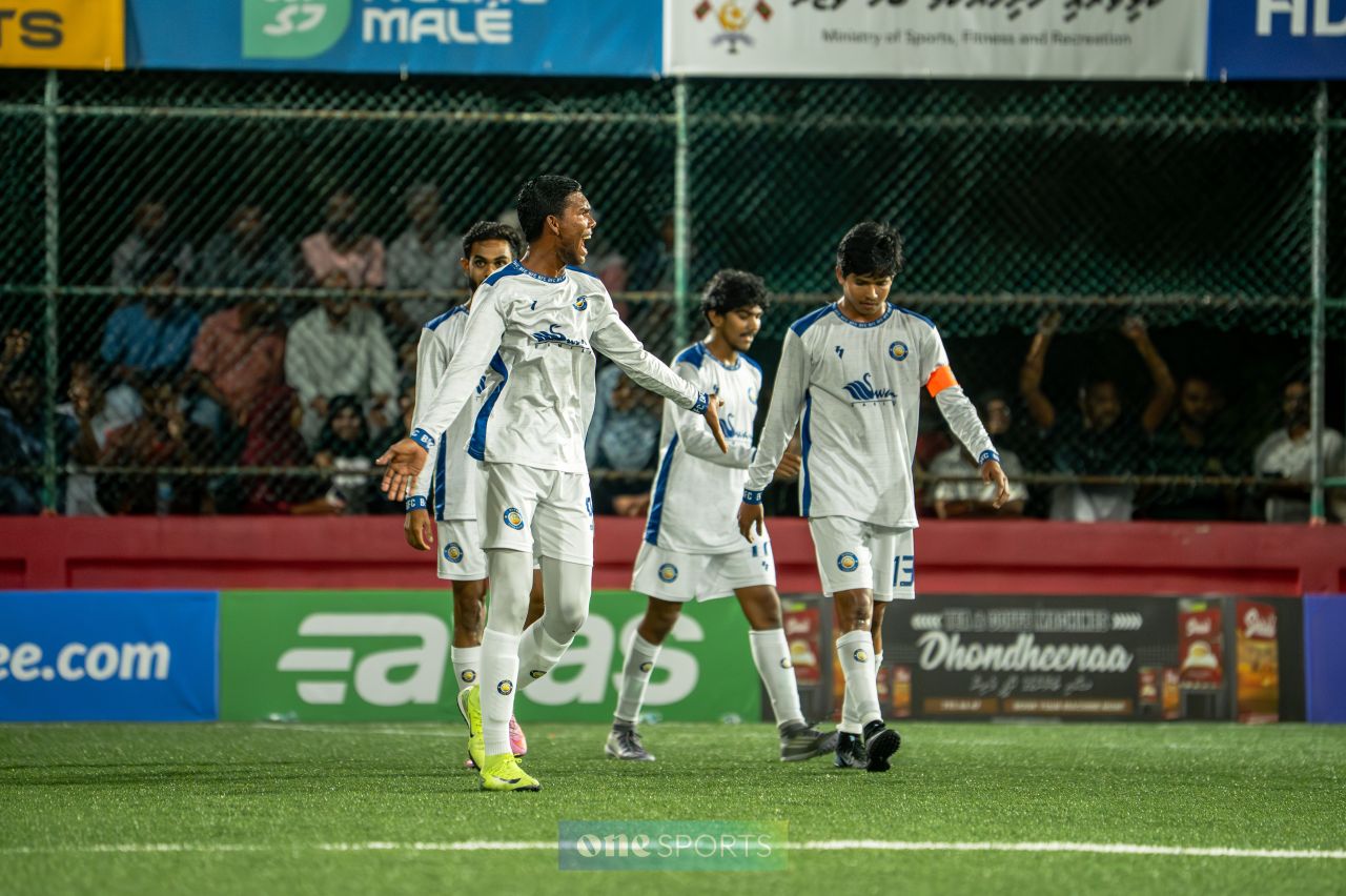 ވަން ފޮޓޯ: ގޯލްޑަންގެ އަތޮޅު ބުރުގެ ފެށުން 