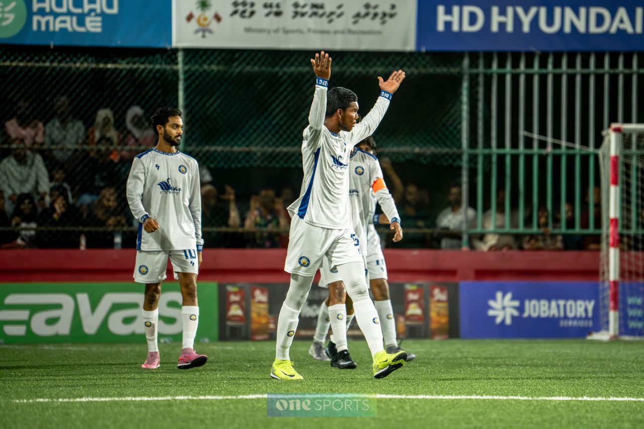 ވަން ފޮޓޯ: ގޯލްޑަންގެ އަތޮޅު ބުރުގެ ފެށުން 
