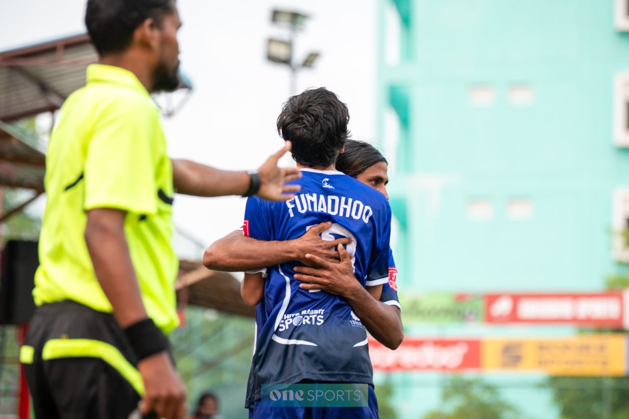 ވަން ފޮޓޯ: ގޯލްޑަން ފުޓްސަލް ޗެލެންޖްގެ ށ އަތޮޅުގެ ފޯރިގަދަ ފުރަތަމަ މެޗުތައް 