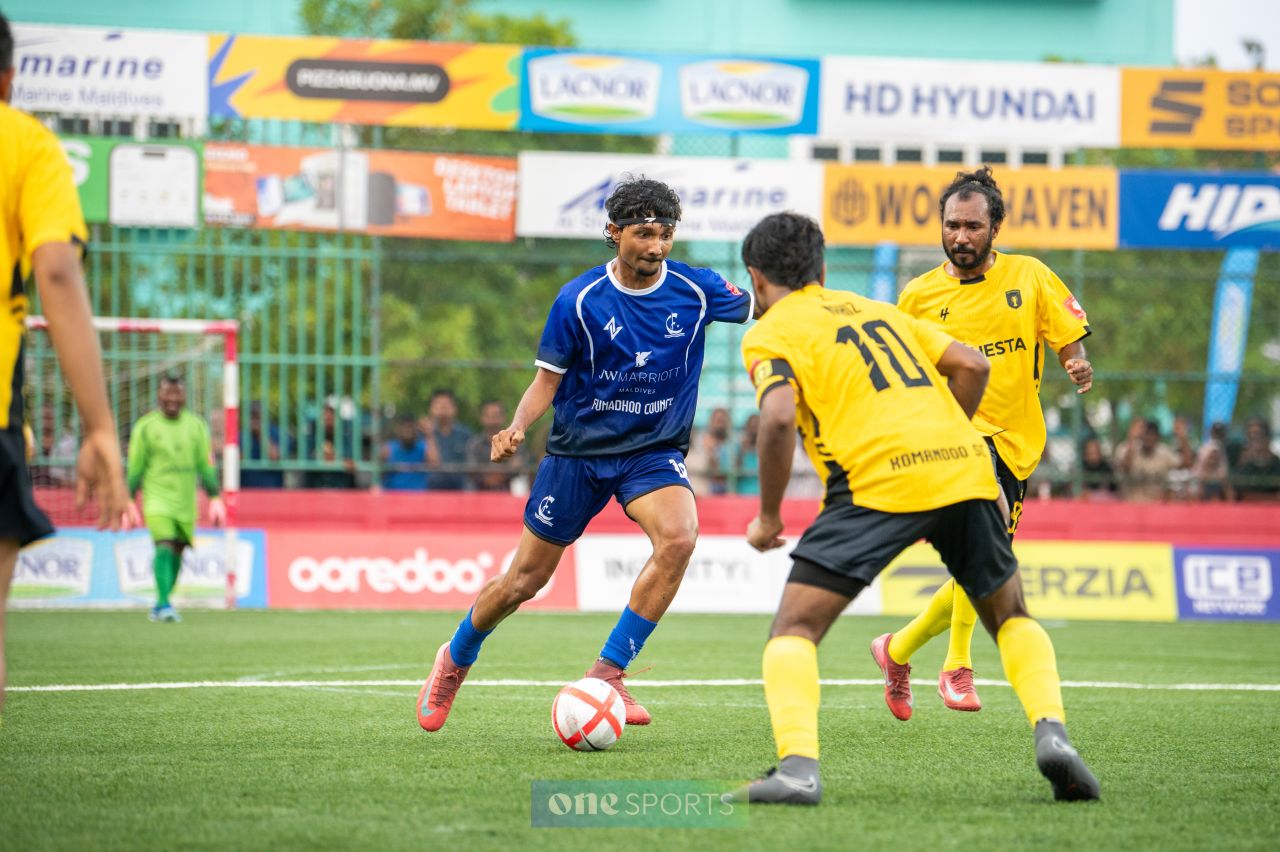 ވަން ފޮޓޯ: ގޯލްޑަން ފުޓްސަލް ޗެލެންޖްގެ ށ އަތޮޅުގެ ފޯރިގަދަ ފުރަތަމަ މެޗުތައް 