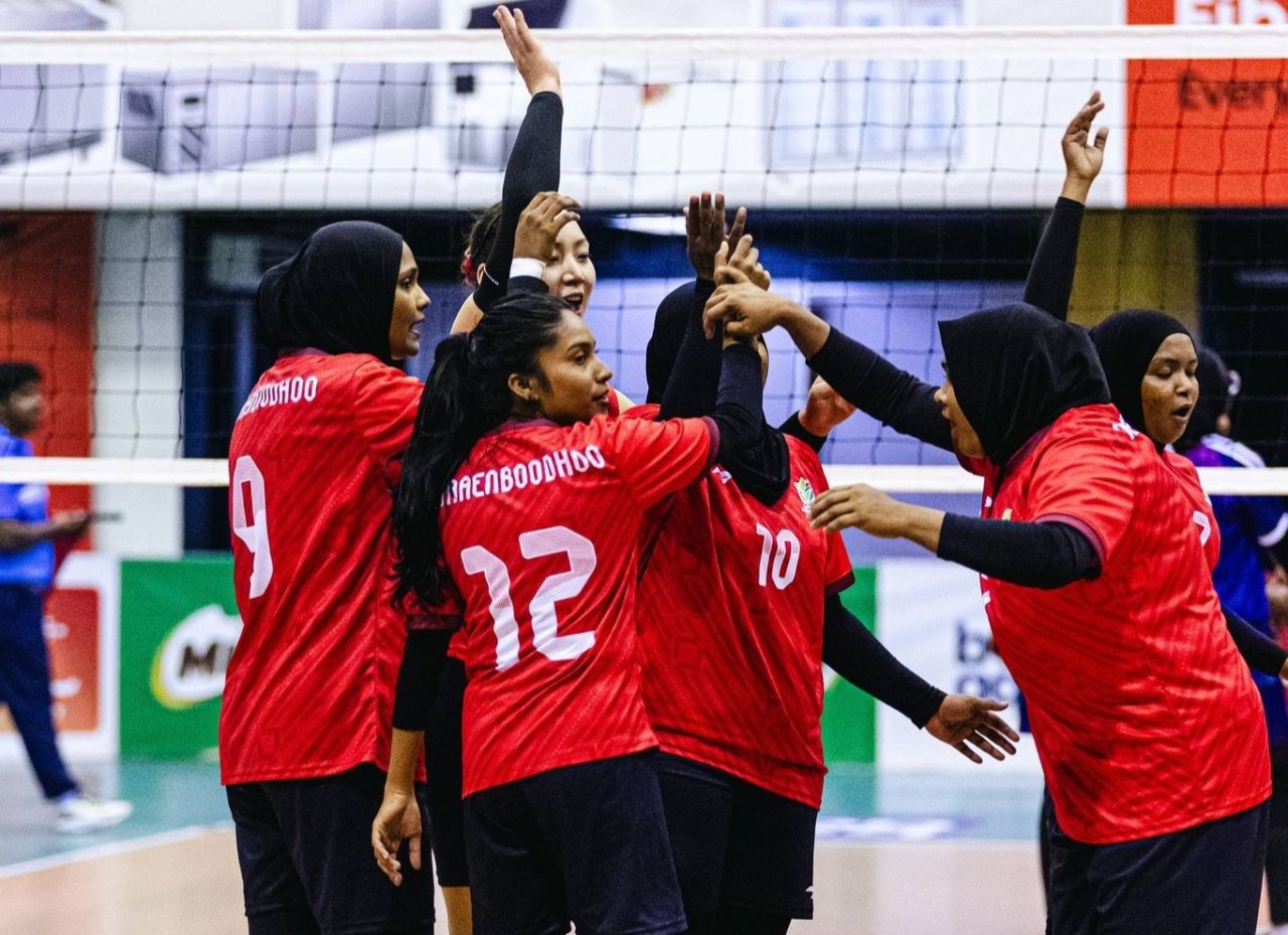 Raajje super league: Maaenboodhoo in Male' balikuri kuri iru, Huraa ahves molheh 