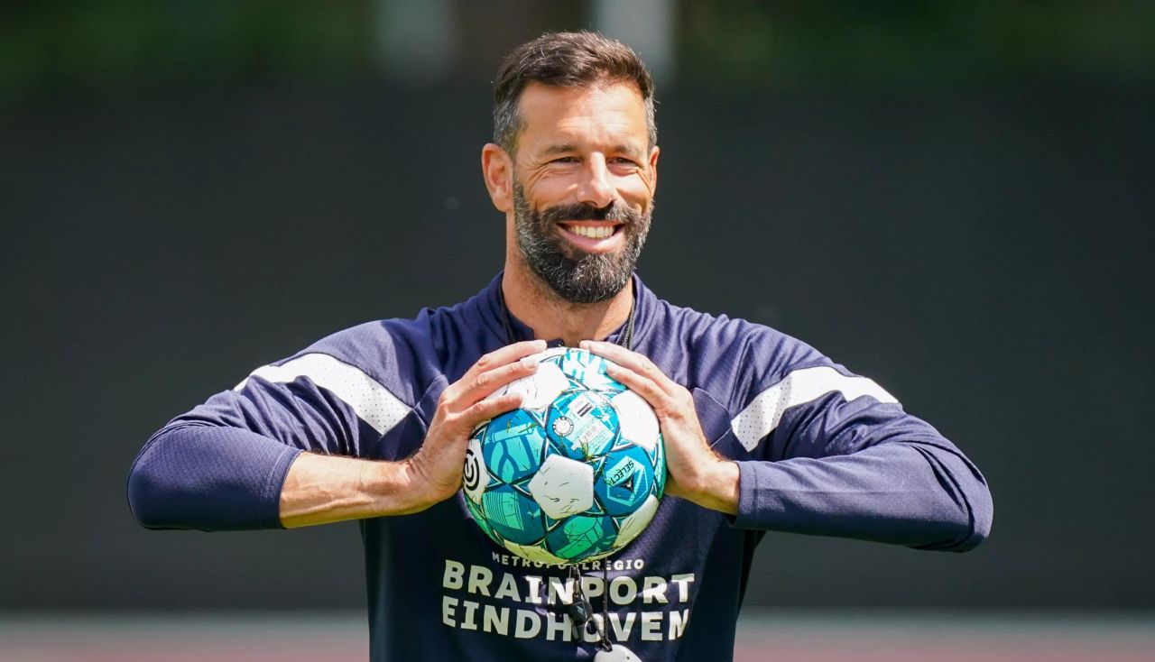 World Cup aa dhimaakoh, Nistelrooy Netherlands ge coach in team ah 