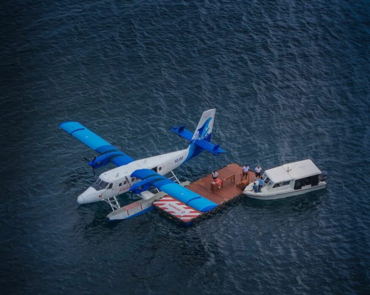 Maldivian ge sea plane dhathurutha Velidhoo ah fashaifi