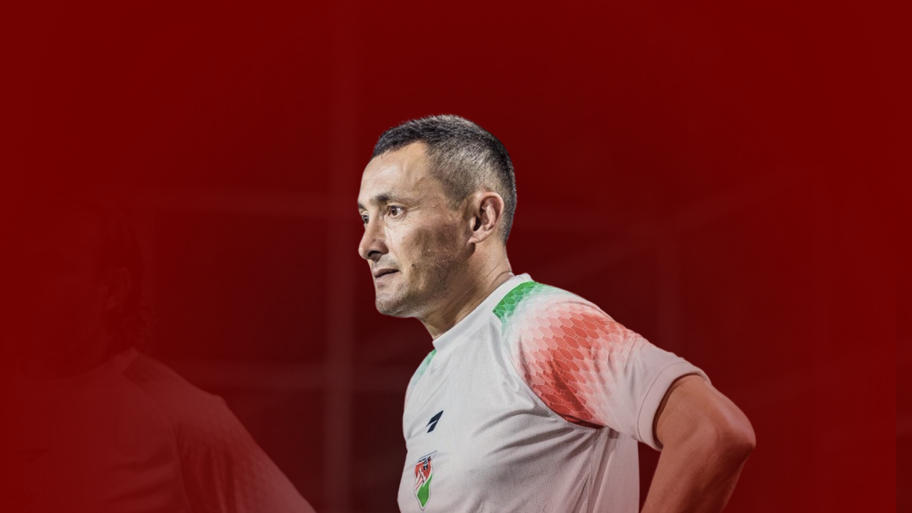 Alhamdhulillah, Molhu haassa kuraane hurihaa dhivehinnah: Futsal team ge coach 