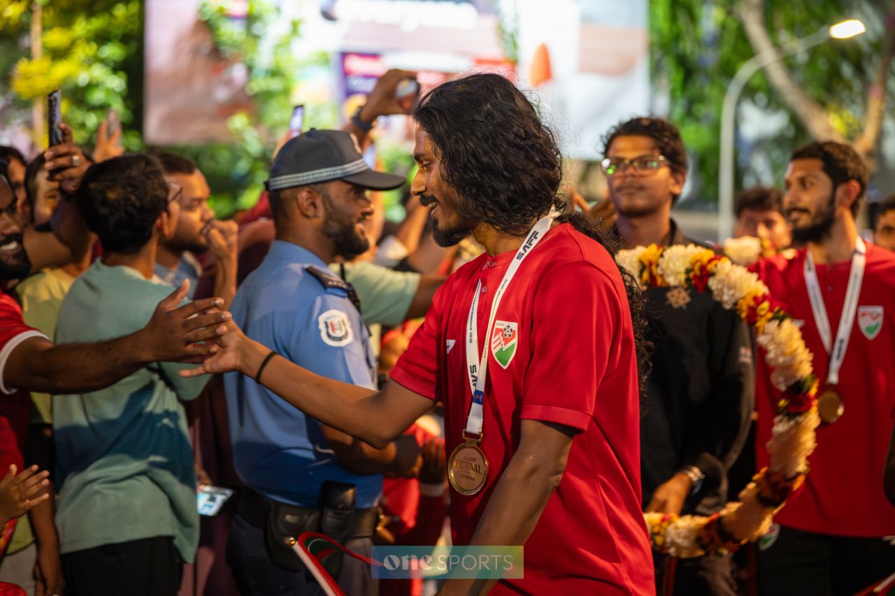 ވަން ފޮޓޯ: ސަރަހައްދީ ފުޓްސަލް ތަށްޓާއެކު ގައުމީ ޓީމުން ރާއްޖެ އައުން