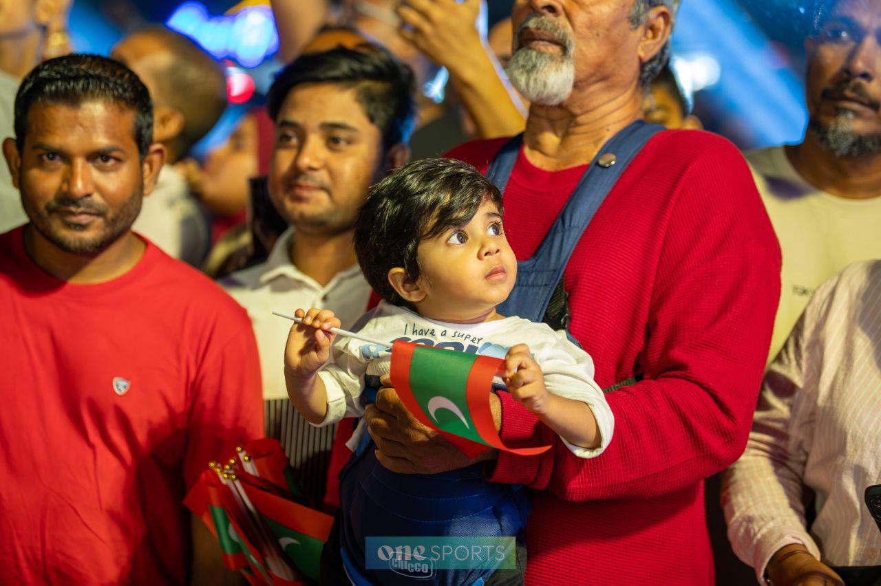 ވަން ފޮޓޯ: ސަރަހައްދީ ފުޓްސަލް ތަށްޓާއެކު ގައުމީ ޓީމުން ރާއްޖެ އައުން