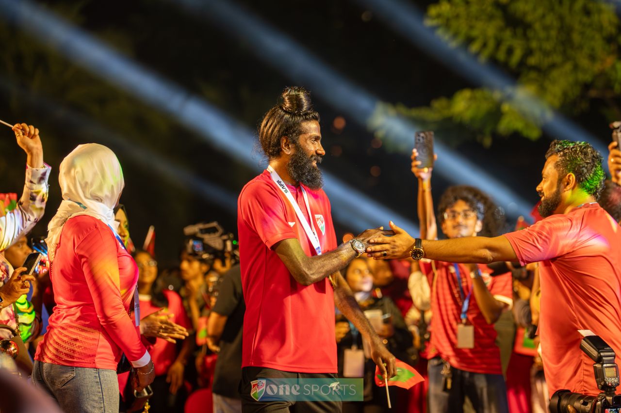 ވަން ފޮޓޯ: ސަރަހައްދީ ފުޓްސަލް ތަށްޓާއެކު ގައުމީ ޓީމުން ރާއްޖެ އައުން