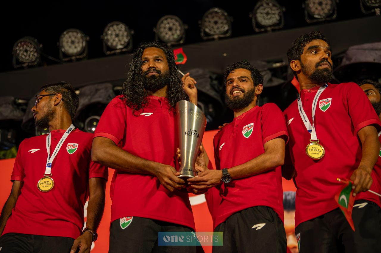 ވަން ފޮޓޯ: ސަރަހައްދީ ފުޓްސަލް ތަށްޓާއެކު ގައުމީ ޓީމުން ރާއްޖެ އައުން