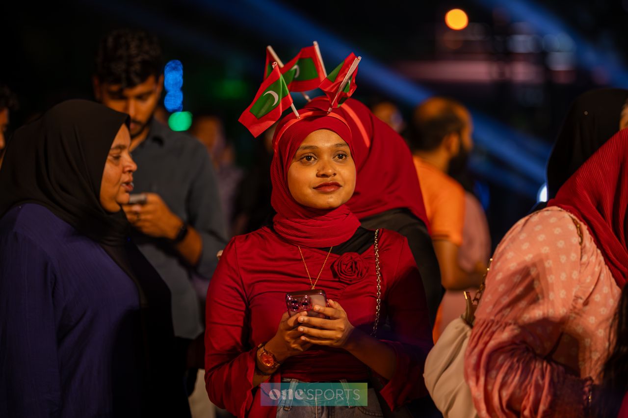 ވަން ފޮޓޯ: ސަރަހައްދީ ފުޓްސަލް ތަށްޓާއެކު ގައުމީ ޓީމުން ރާއްޖެ އައުން