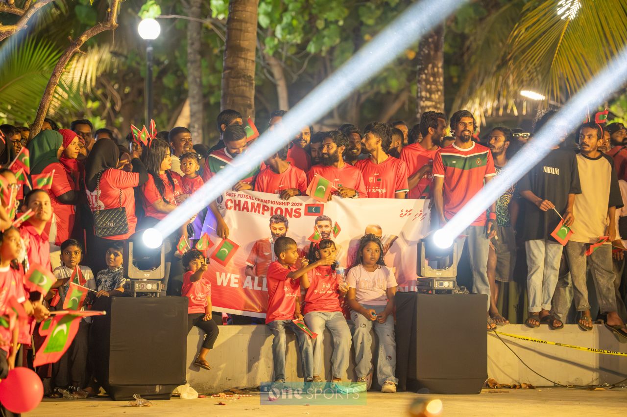ވަން ފޮޓޯ: ސަރަހައްދީ ފުޓްސަލް ތަށްޓާއެކު ގައުމީ ޓީމުން ރާއްޖެ އައުން