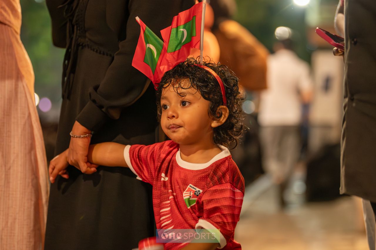 ވަން ފޮޓޯ: ސަރަހައްދީ ފުޓްސަލް ތަށްޓާއެކު ގައުމީ ޓީމުން ރާއްޖެ އައުން