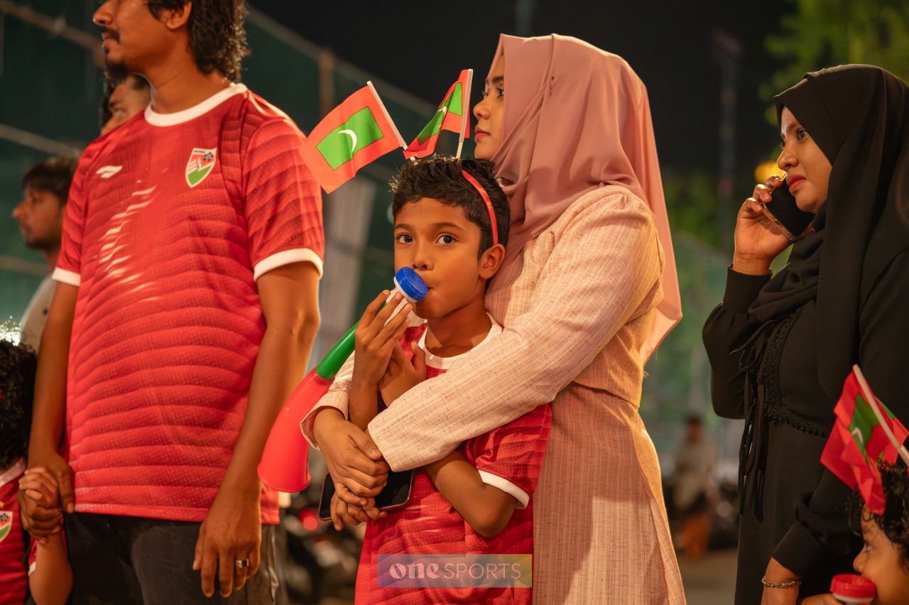 ވަން ފޮޓޯ: ސަރަހައްދީ ފުޓްސަލް ތަށްޓާއެކު ގައުމީ ޓީމުން ރާއްޖެ އައުން