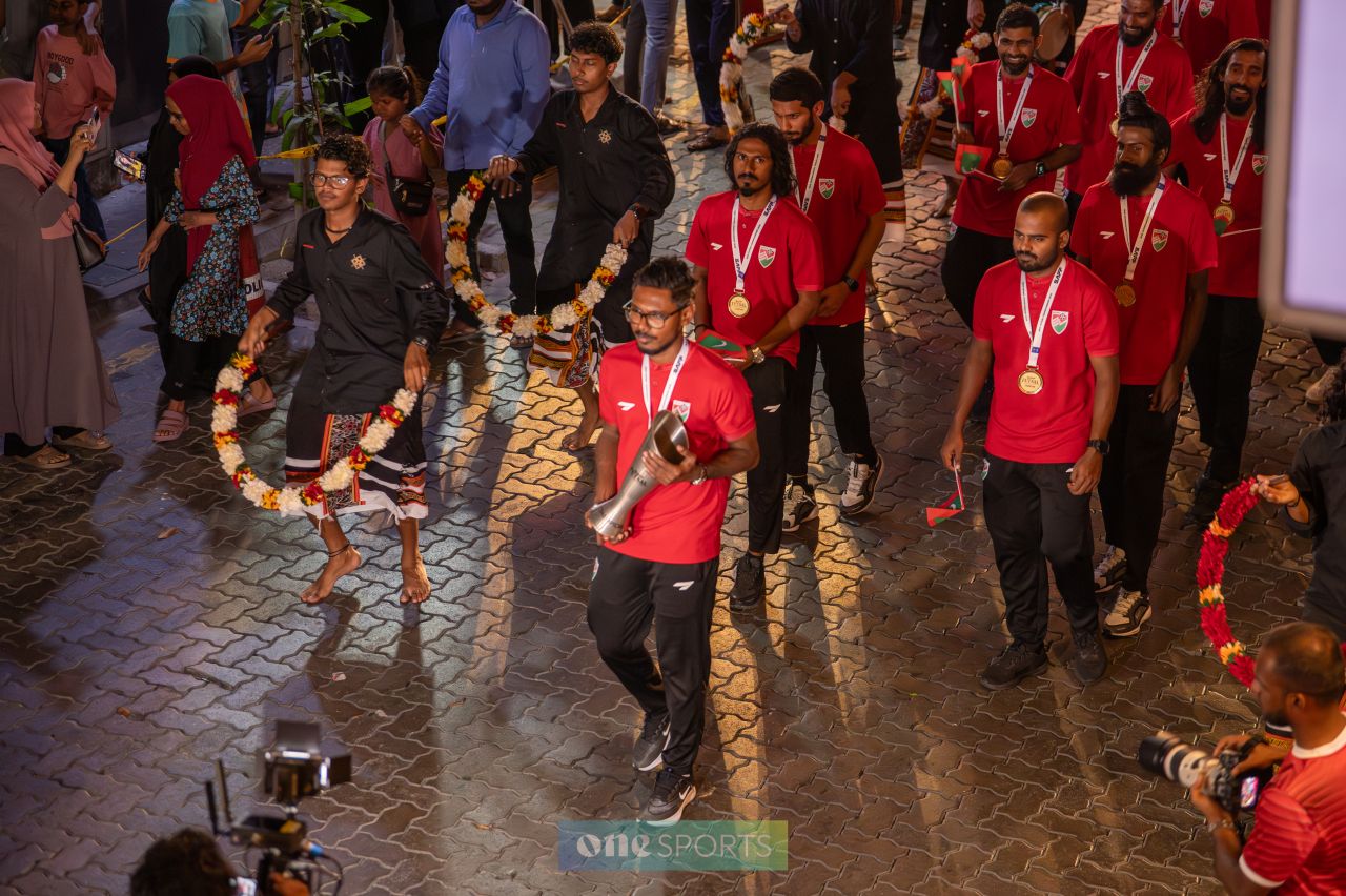 ވަން ފޮޓޯ: ސަރަހައްދީ ފުޓްސަލް ތަށްޓާއެކު ގައުމީ ޓީމުން ރާއްޖެ އައުން