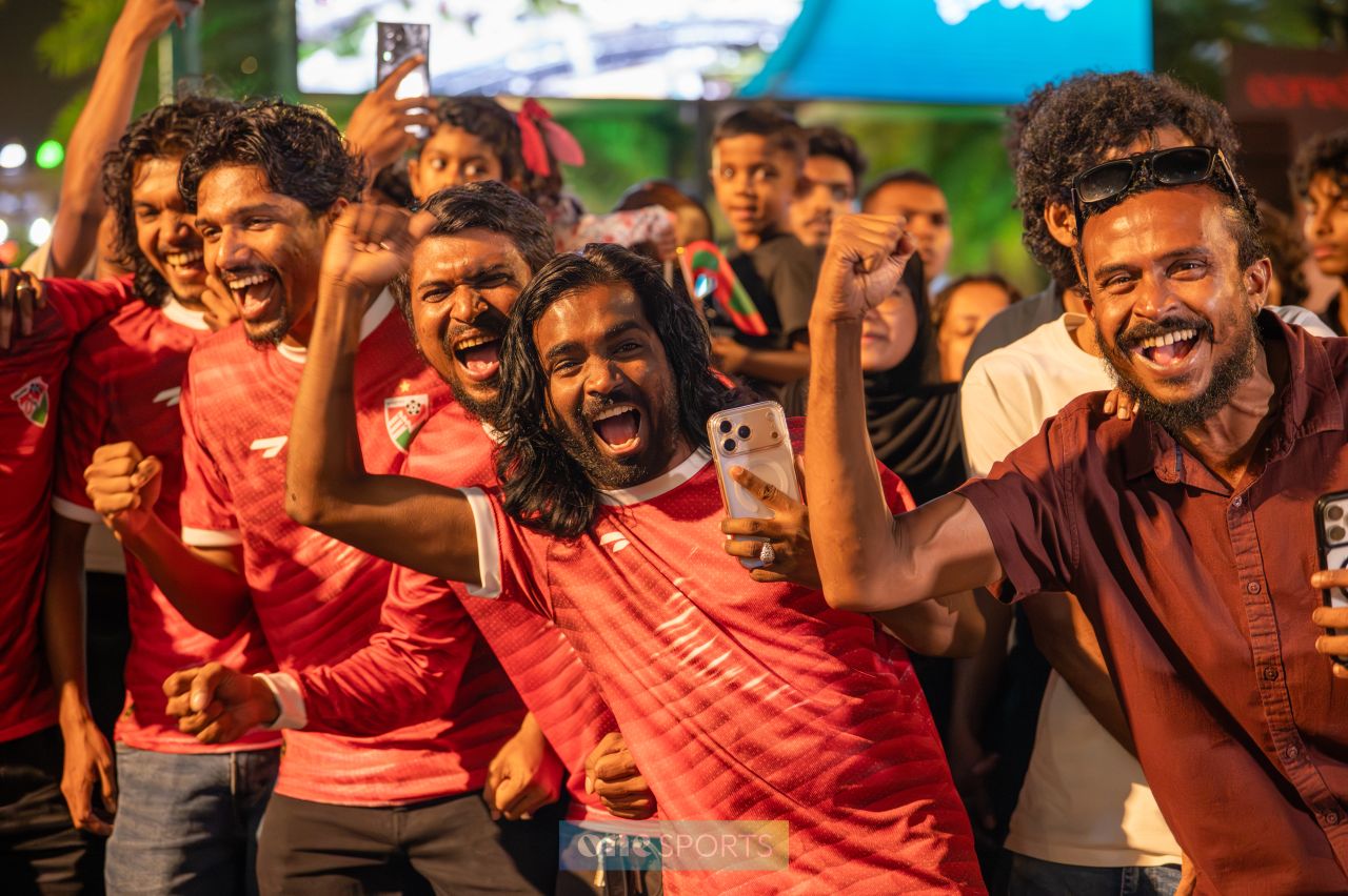 ވަން ފޮޓޯ: ސަރަހައްދީ ފުޓްސަލް ތަށްޓާއެކު ގައުމީ ޓީމުން ރާއްޖެ އައުން