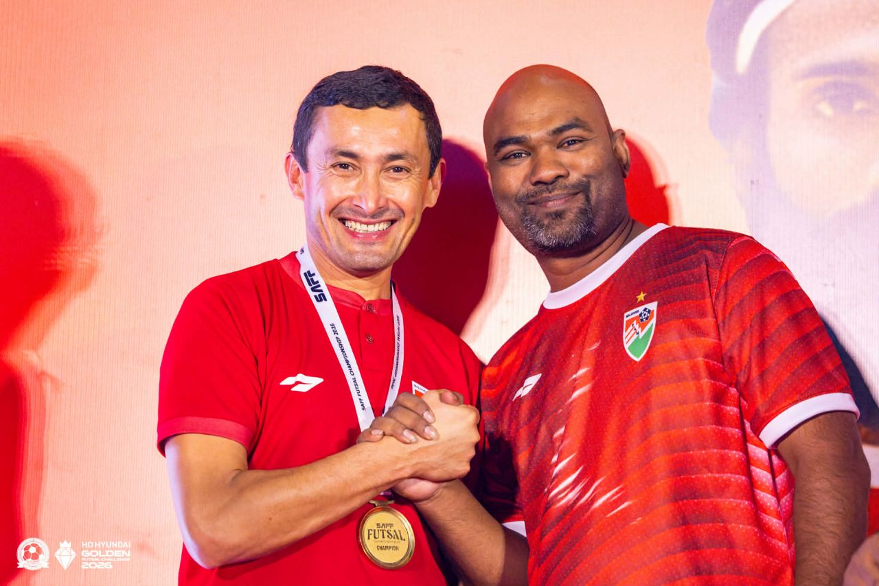 Fahuruveri kaamiyaabee akee bodu ufaleh: Riley faahagakuree indoor ehge muhimmu kan 