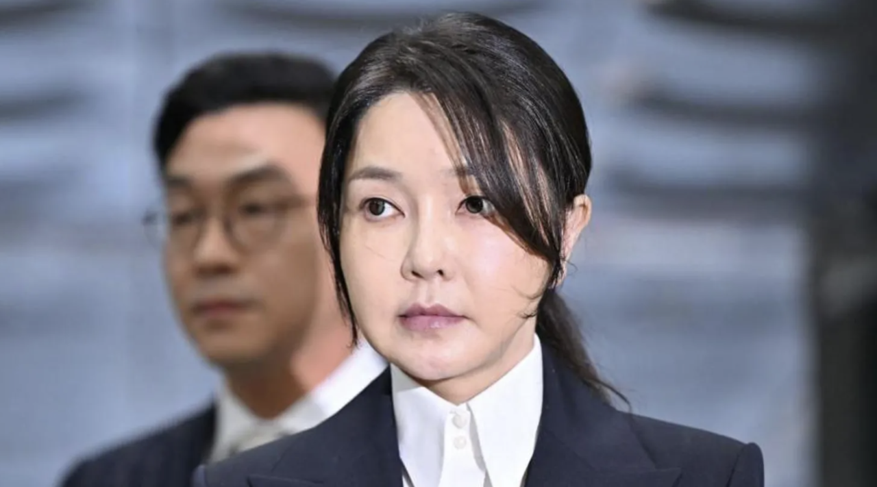 Dhekunu Korea ge kureege first lady rishvathuge massala ehgai jalah