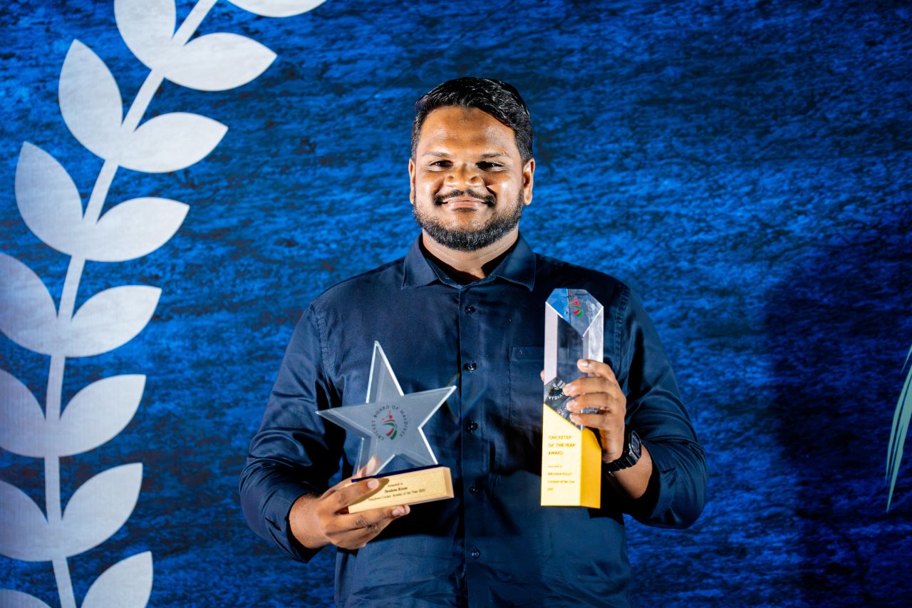 Midhiya aharu emme molhu cricket kulhuntheriyakah Rizan 