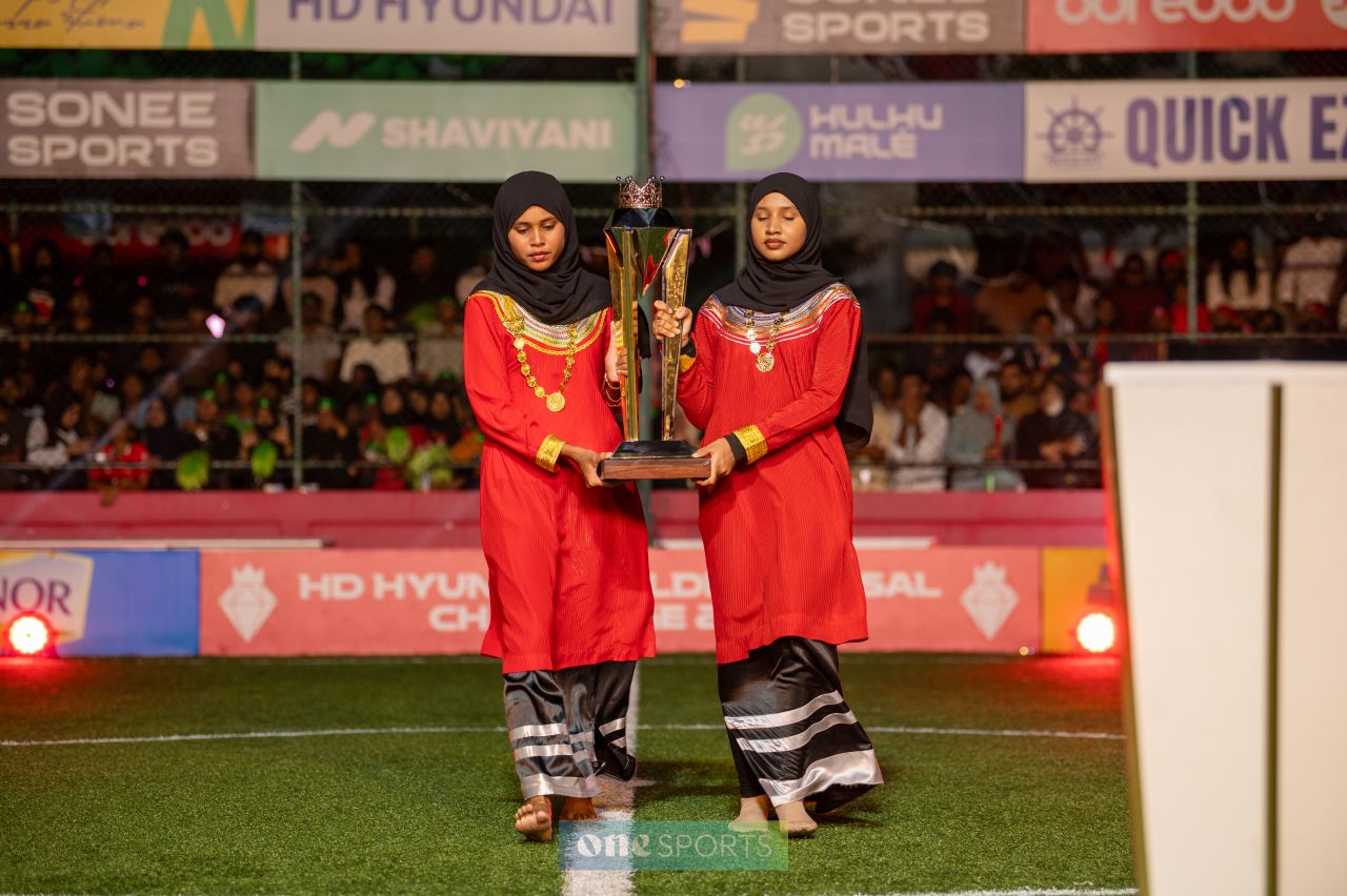 ވަން ފޮޓޯ: ނައިވާދޫން ރާއްޖޭގެ ފުޓްސަލް ޗެމްޕިއަންކަމަށް، ކިންގަކަށް ޔާންޓެ