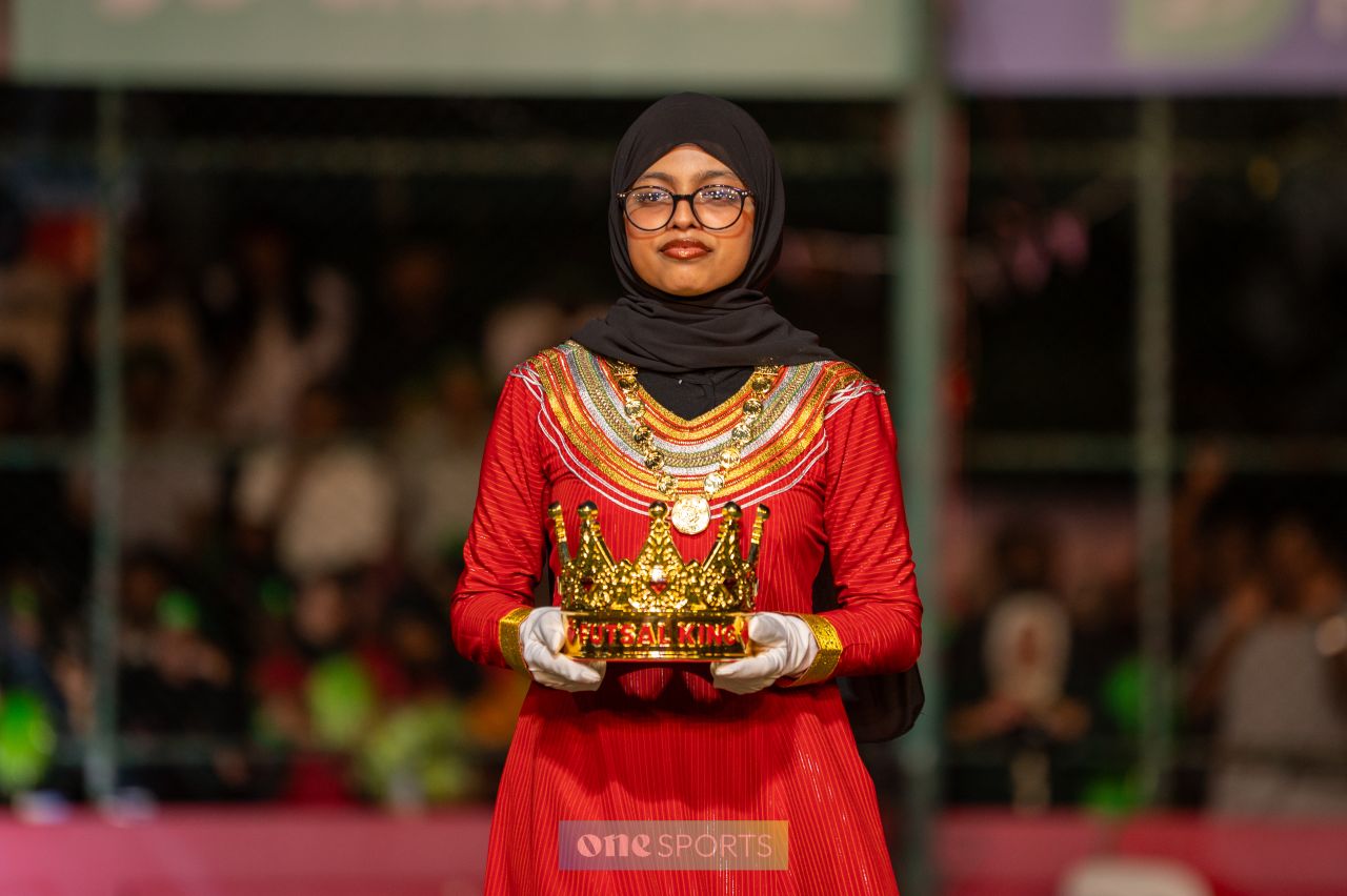 ވަން ފޮޓޯ: ނައިވާދޫން ރާއްޖޭގެ ފުޓްސަލް ޗެމްޕިއަންކަމަށް، ކިންގަކަށް ޔާންޓެ