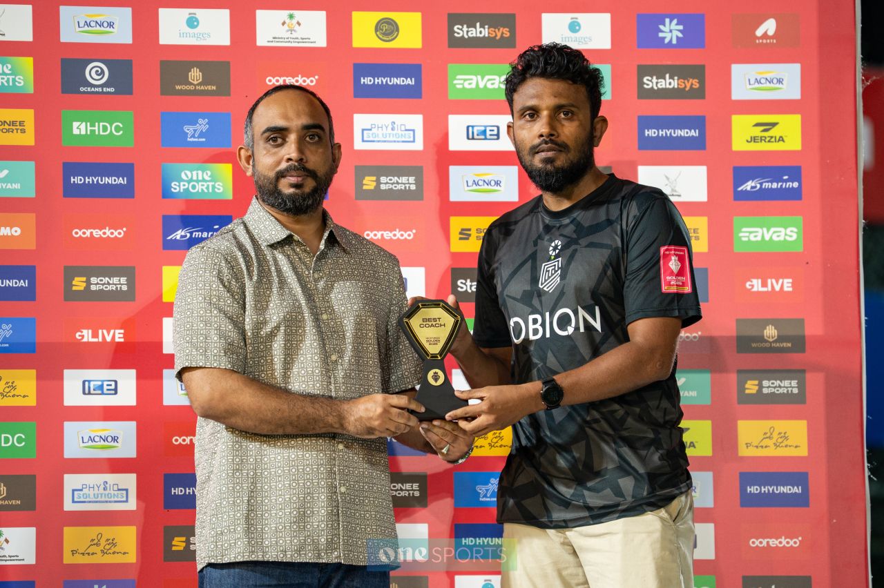 ވަން ފޮޓޯ: ނައިވާދޫން ރާއްޖޭގެ ފުޓްސަލް ޗެމްޕިއަންކަމަށް، ކިންގަކަށް ޔާންޓެ