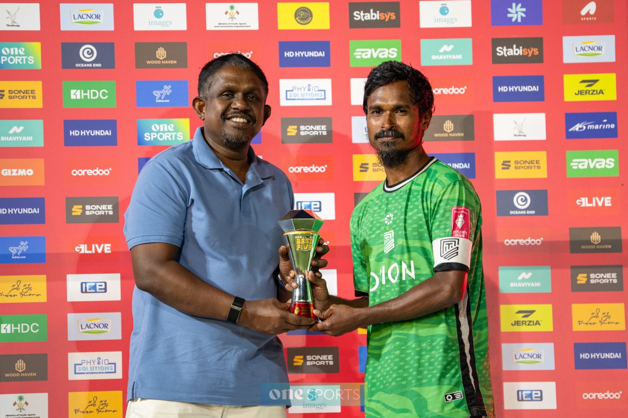 ވަން ފޮޓޯ: ނައިވާދޫން ރާއްޖޭގެ ފުޓްސަލް ޗެމްޕިއަންކަމަށް، ކިންގަކަށް ޔާންޓެ