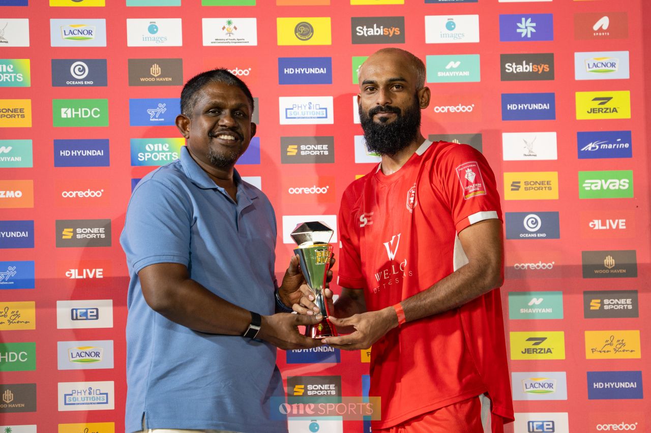 ވަން ފޮޓޯ: ނައިވާދޫން ރާއްޖޭގެ ފުޓްސަލް ޗެމްޕިއަންކަމަށް، ކިންގަކަށް ޔާންޓެ