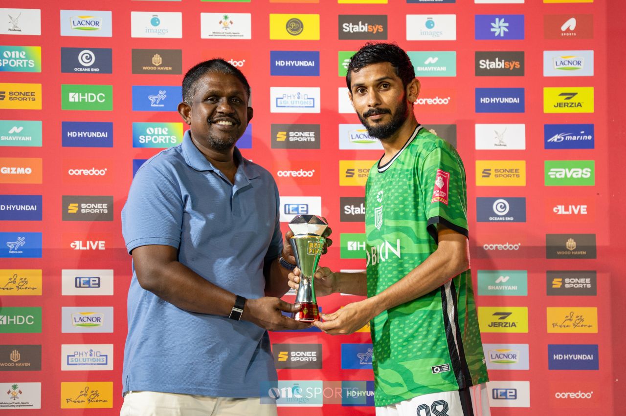 ވަން ފޮޓޯ: ނައިވާދޫން ރާއްޖޭގެ ފުޓްސަލް ޗެމްޕިއަންކަމަށް، ކިންގަކަށް ޔާންޓެ