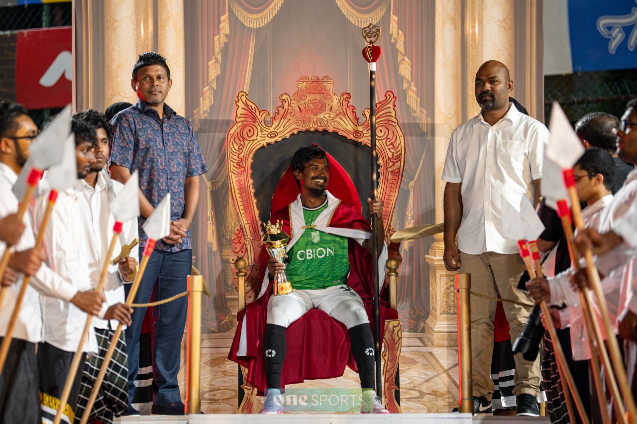 ވަން ފޮޓޯ: ނައިވާދޫން ރާއްޖޭގެ ފުޓްސަލް ޗެމްޕިއަންކަމަށް، ކިންގަކަށް ޔާންޓެ
