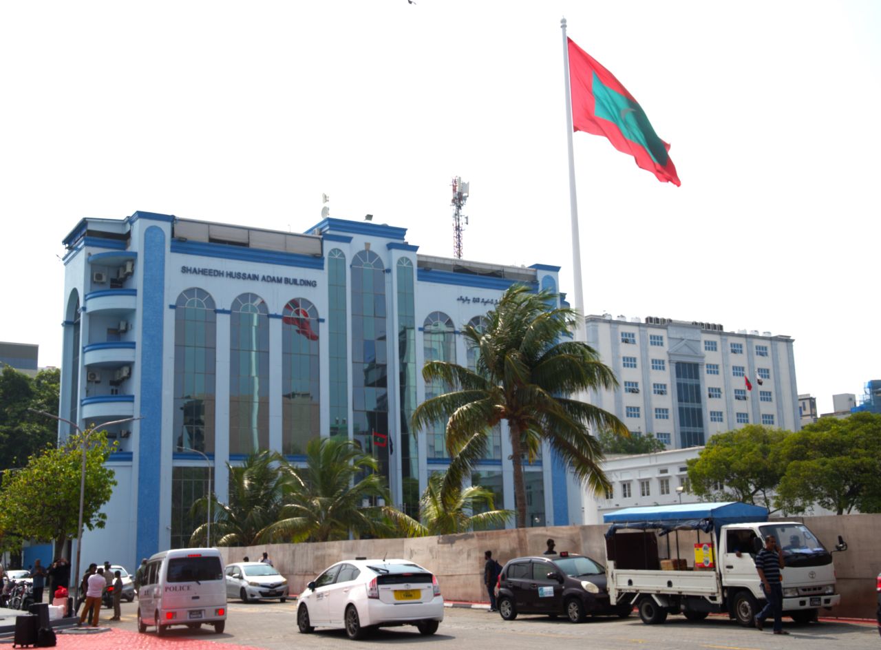 Fuluhunge bandhun fili meehaku fas dhuvas fahun hayyarukohfi