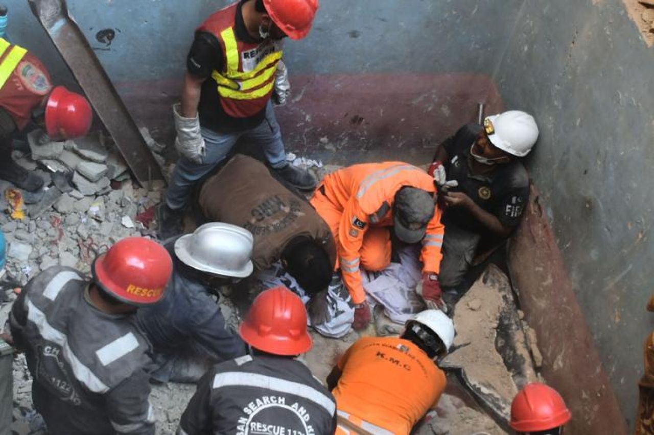 Pakistan ge imaaraathehgai gas leak vegen govai 16 meehaku maruvejje