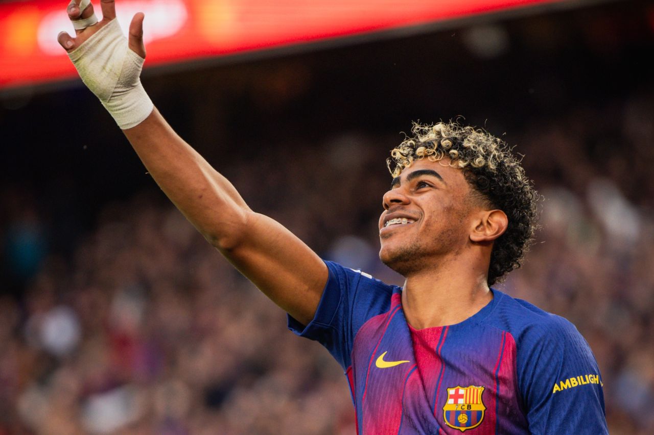 Yamal career ge furathama hattrick aaeku Barca kuriyah 