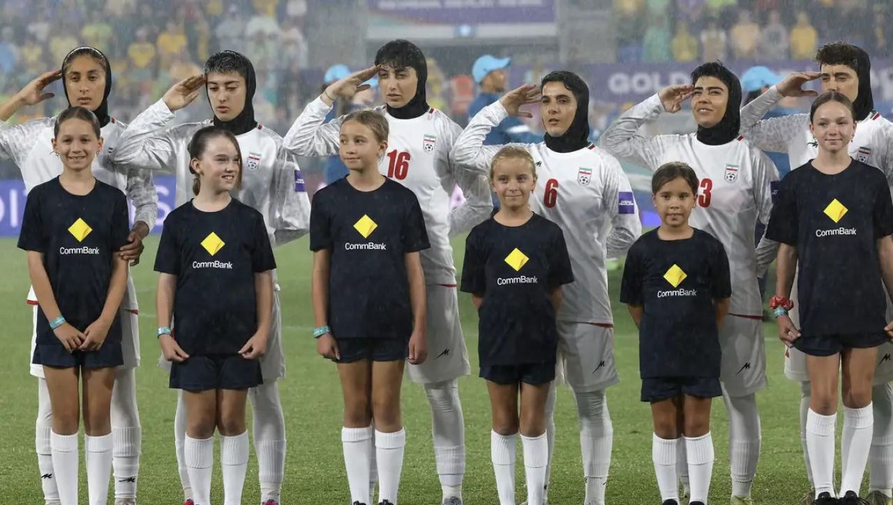 Halhuthaalhu nimmaalai, Iran anhen team in gaumee salaam kiyaifi 
