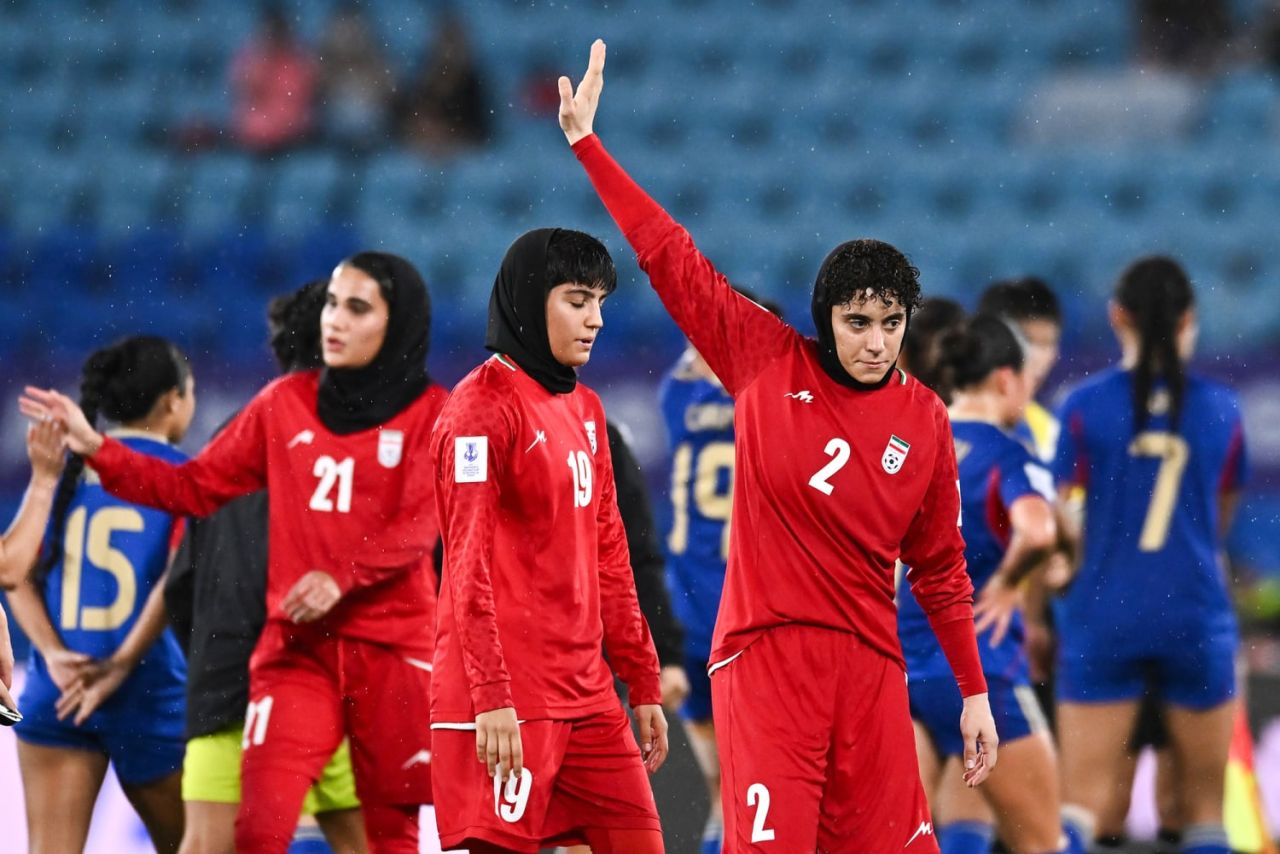 Iran anhen football team ge 5 kulhuntheriyakah Australia ge himaayaiyy