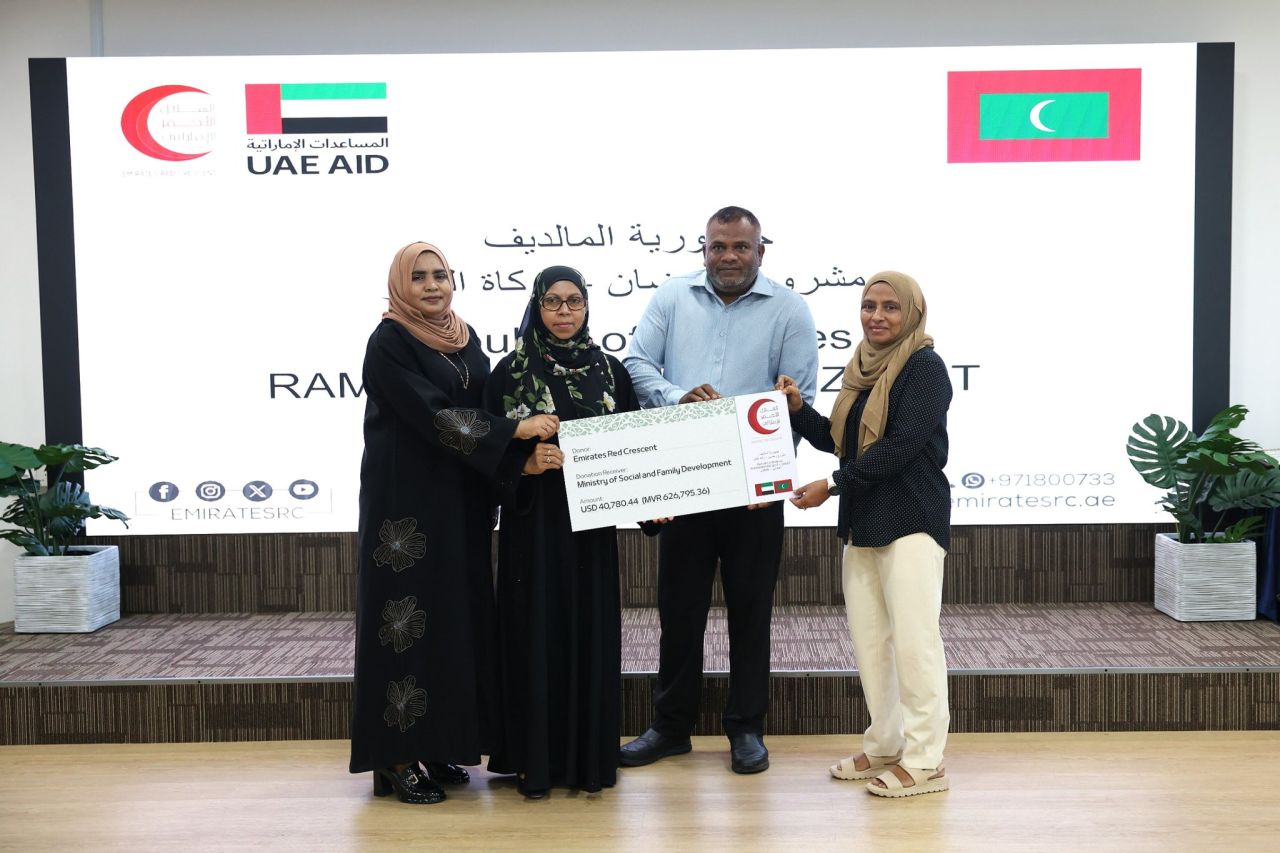 Emirates red crescent in zakat ge gothugai 626,000 rufiyaa dheefi
