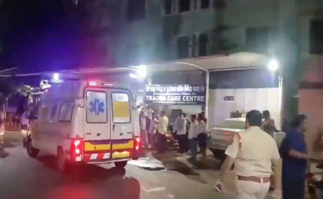 Indiag ge hospital ehgge ICU roave 10 meehaku maruvehjje