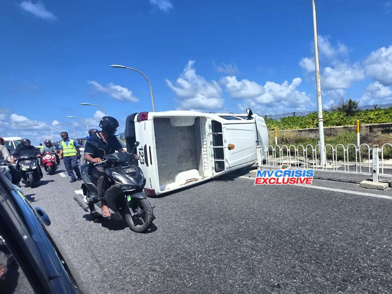 Highway gai vehicle eh furolhaalai dhe meehakah aniyaa vejje