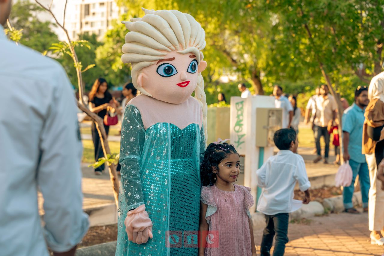 ވަން ފޮޓޯ: ގިނަ ކުޅިވަރުތަކާއި ހަރަކާތްތަކާއެކު ހުޅުމާލޭގައި ބޭއްވި ކުޑަކުދިންގެ އީދު ހަވީރު