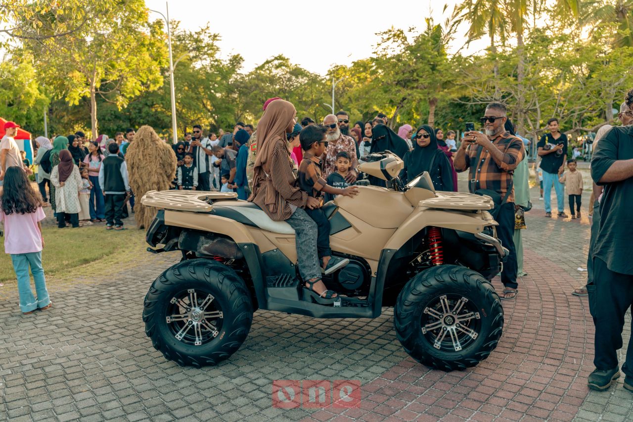 ވަން ފޮޓޯ: ގިނަ ކުޅިވަރުތަކާއި ހަރަކާތްތަކާއެކު ހުޅުމާލޭގައި ބޭއްވި ކުޑަކުދިންގެ އީދު ހަވީރު
