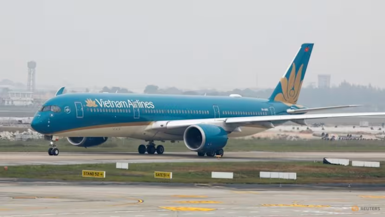 Vietnam to cut domestic flights over jet fuel shortage