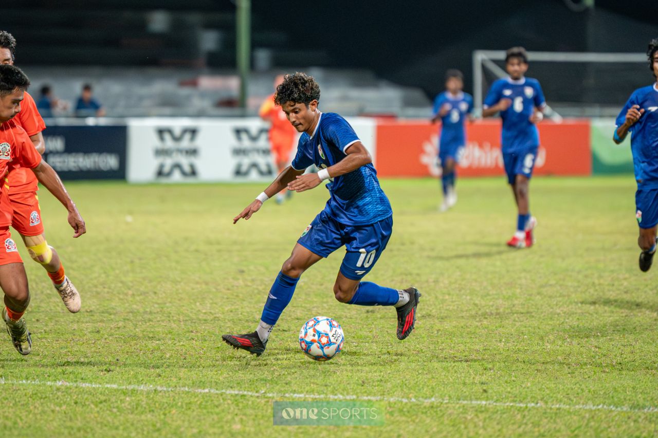 ވަން ފޮޓޯ: ސާފް 20 އަހަރުން ދަށުގެ މުބާރާތުގައި ރާއްޖެއާއި ބޫޓާންގެ ކުރިމަތިލުން