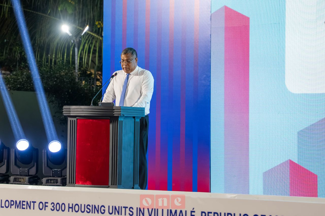 ވަން ފޮޓޯ: ބީއެމްއެލުން ވިލިމާލޭގައި ތަރައްގީކުރާ 300 ހައުސިން ޔުނިޓުގެ ބިންގާ އެޅުން 