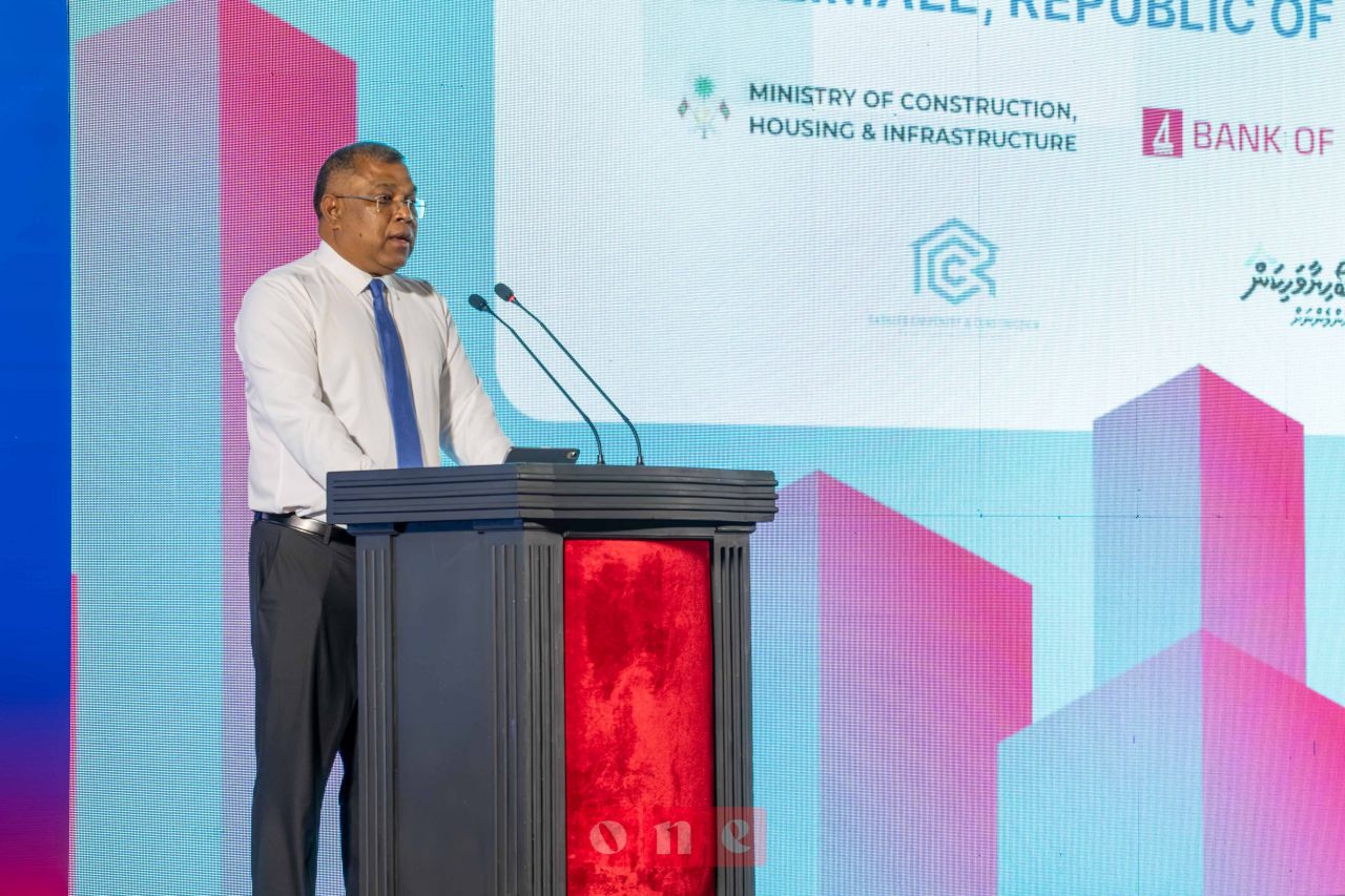 ވަން ފޮޓޯ: ބީއެމްއެލުން ވިލިމާލޭގައި ތަރައްގީކުރާ 300 ހައުސިން ޔުނިޓުގެ ބިންގާ އެޅުން 